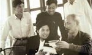 Điều quan trọng nhất là làm theo gương Bác